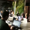 Personnes en réunion